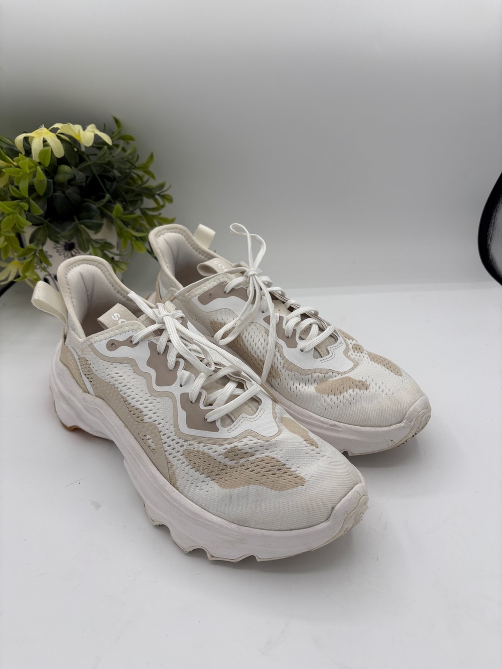 Sorrel Kinetic  Chunky Athletic Sneakers in Off-White and Beige - Women Size 8
